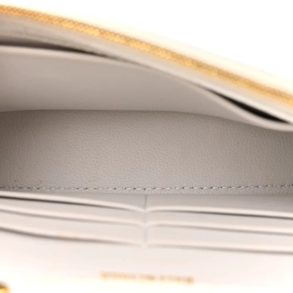 Superfake Handbags That Look Luxe – Balenciaga Hourglass Replica - Image 7