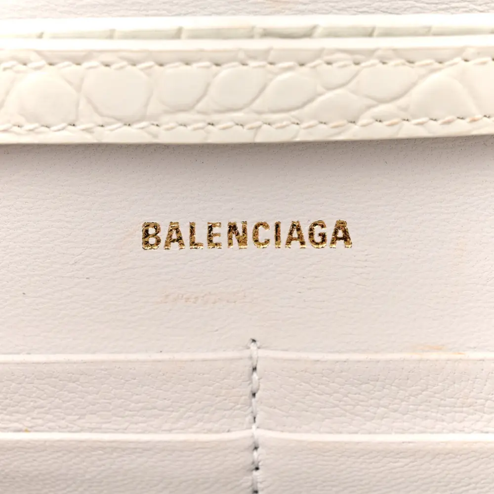 Superfake Handbags That Look Luxe – Balenciaga Hourglass Replica - Image 2