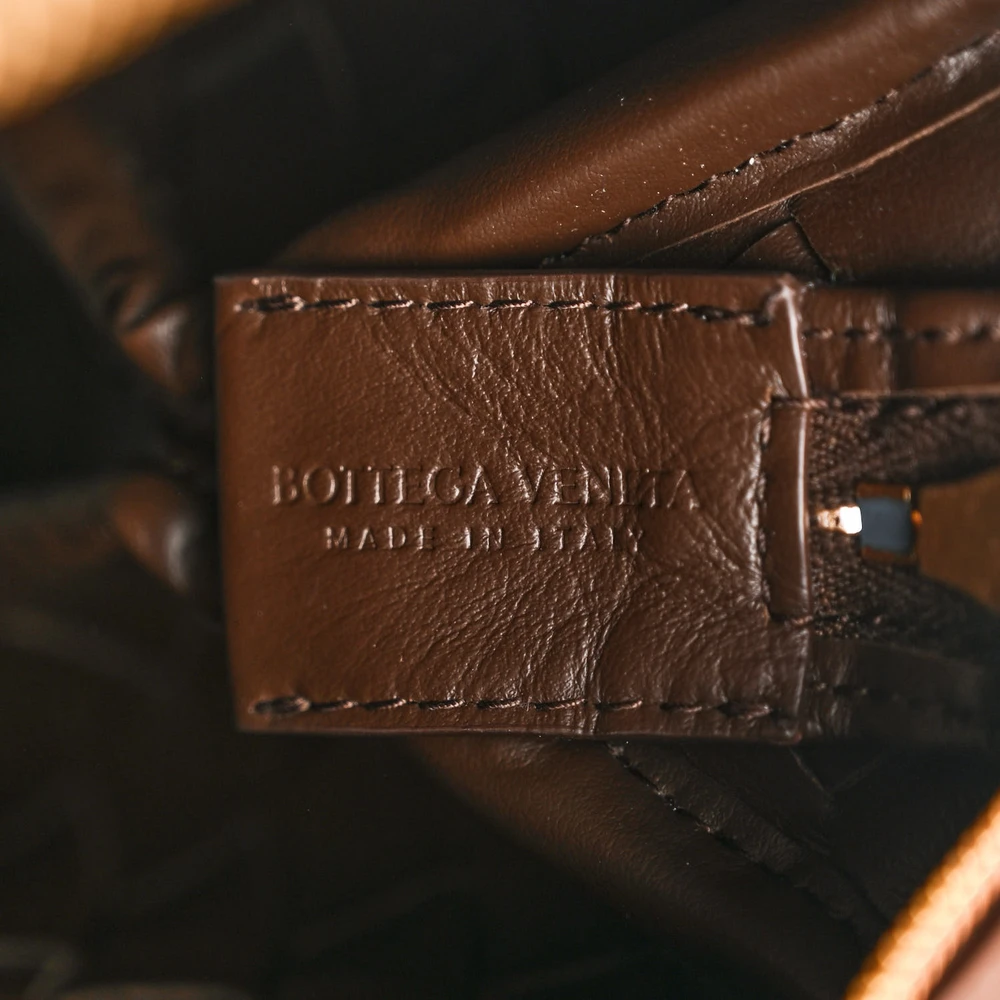 Mirror Quality Replica Bottega Veneta Nappa Leather Camera Bag - Image 2