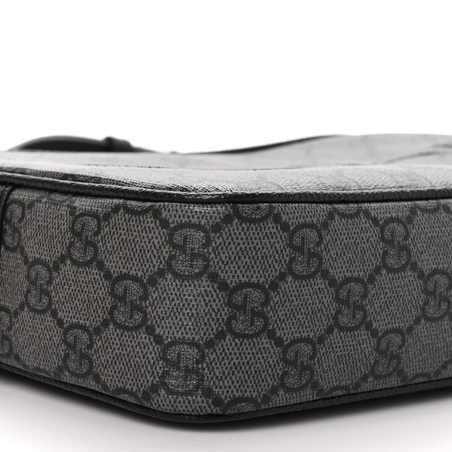 Buy a Gucci GG Supreme Superfake Handbag You'll Love - Image 5